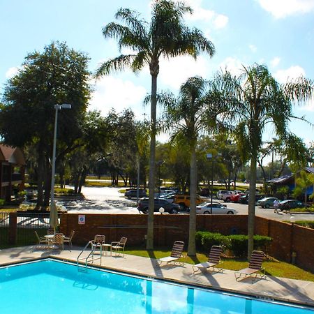 Ramada By Wyndham Temple Terrace/Tampa North Hotell Eksteriør bilde