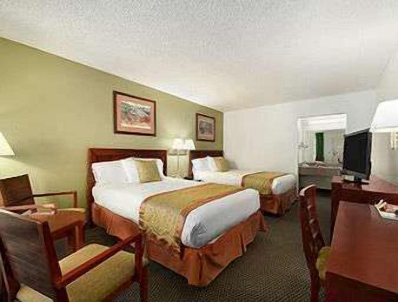 Ramada By Wyndham Temple Terrace/Tampa North Hotell Eksteriør bilde