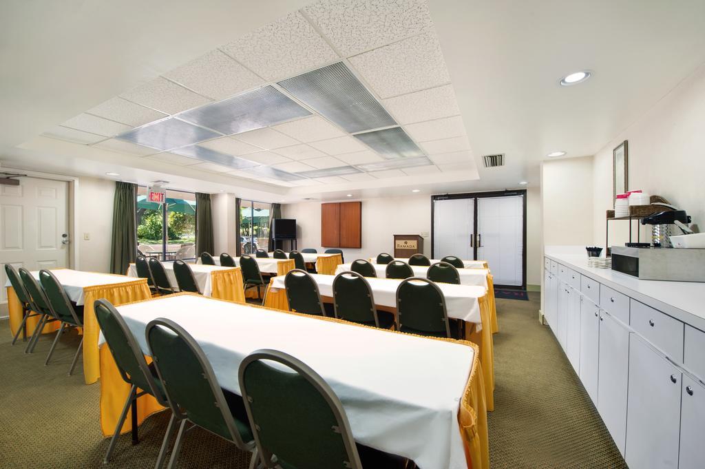 Ramada By Wyndham Temple Terrace/Tampa North Hotell Eksteriør bilde