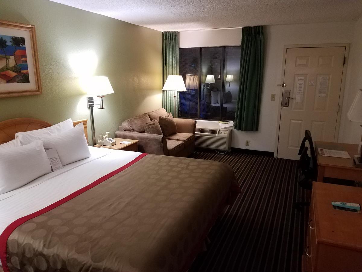 Ramada By Wyndham Temple Terrace/Tampa North Hotell Eksteriør bilde