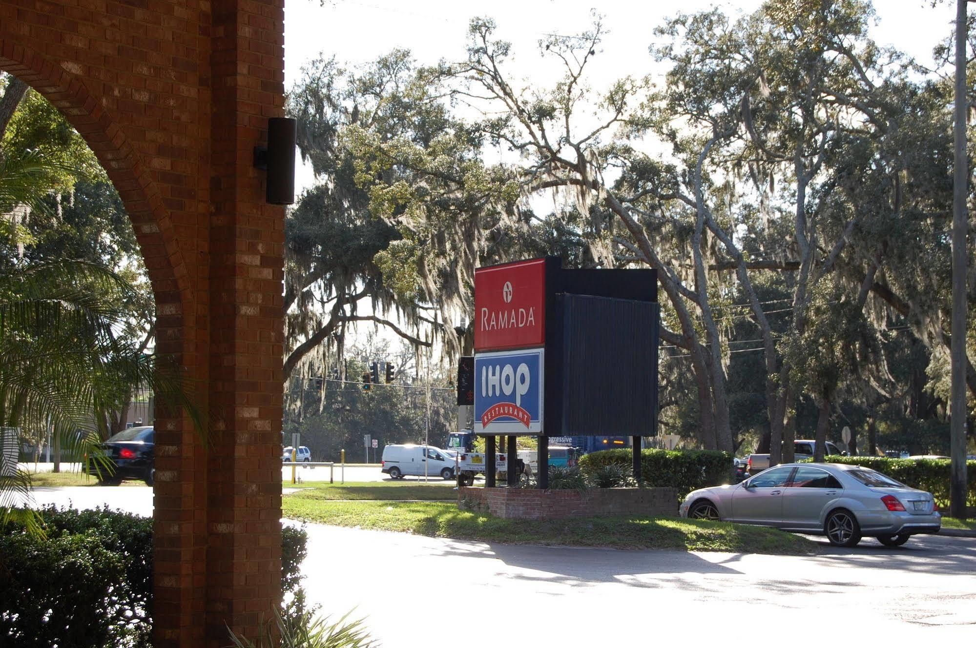 Ramada By Wyndham Temple Terrace/Tampa North Hotell Eksteriør bilde