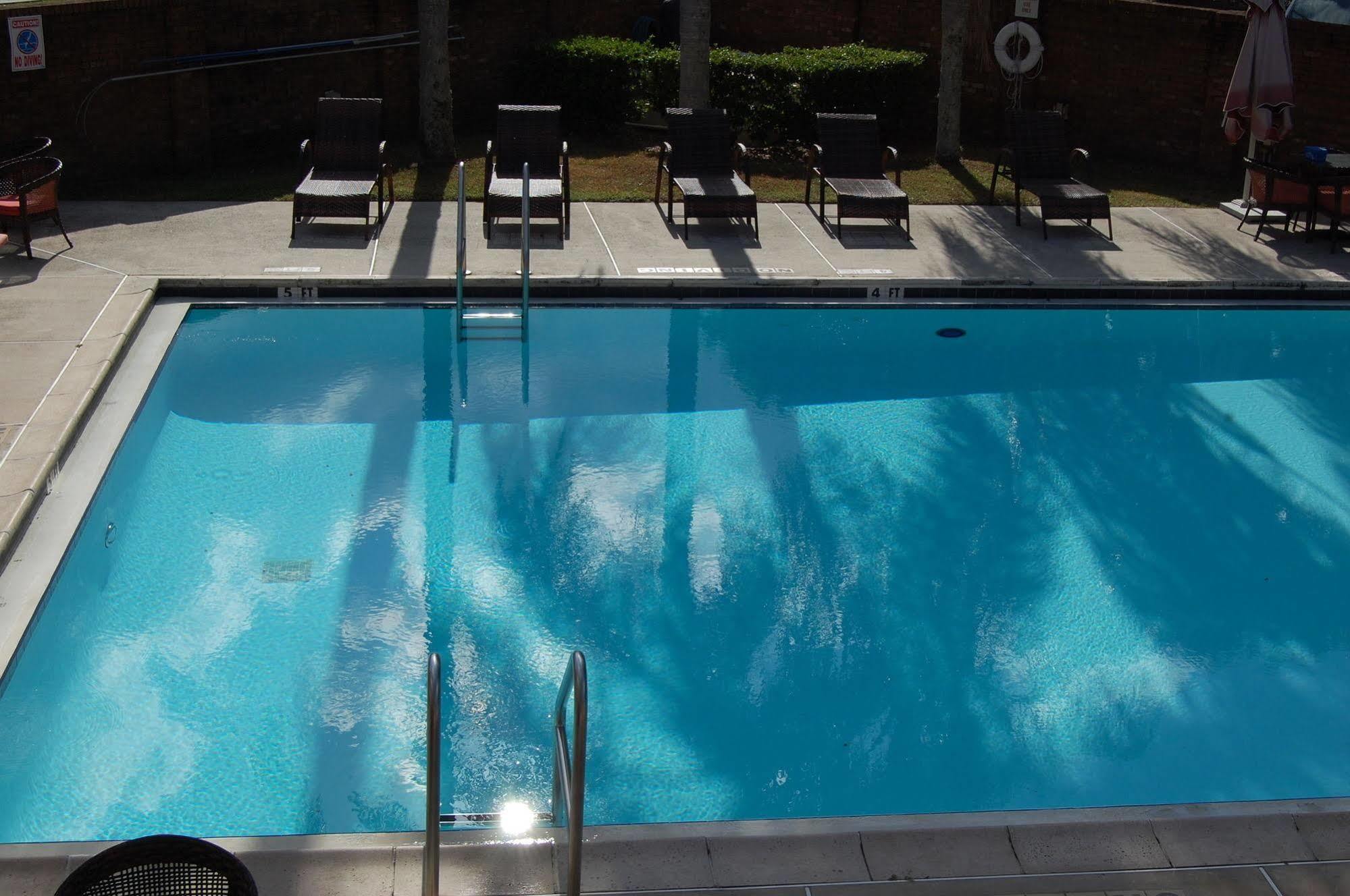 Ramada By Wyndham Temple Terrace/Tampa North Hotell Eksteriør bilde