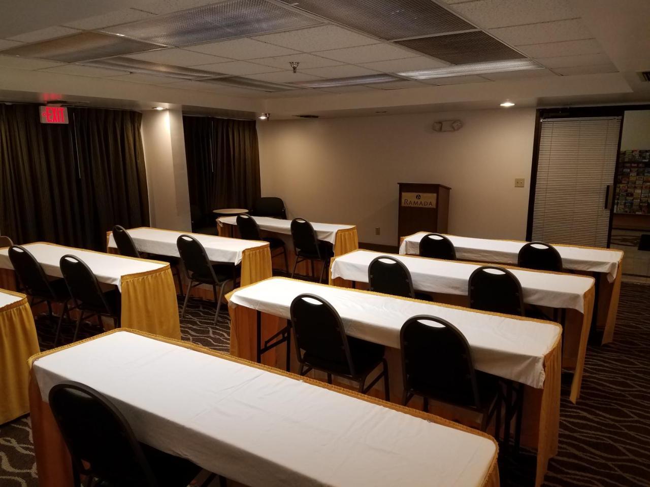 Ramada By Wyndham Temple Terrace/Tampa North Hotell Eksteriør bilde
