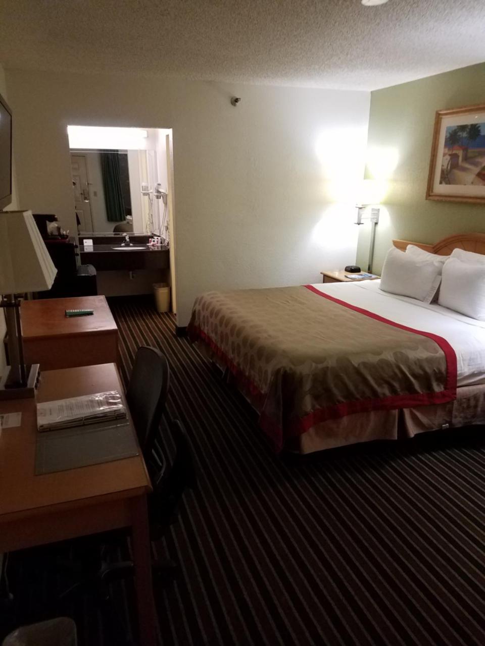 Ramada By Wyndham Temple Terrace/Tampa North Hotell Eksteriør bilde