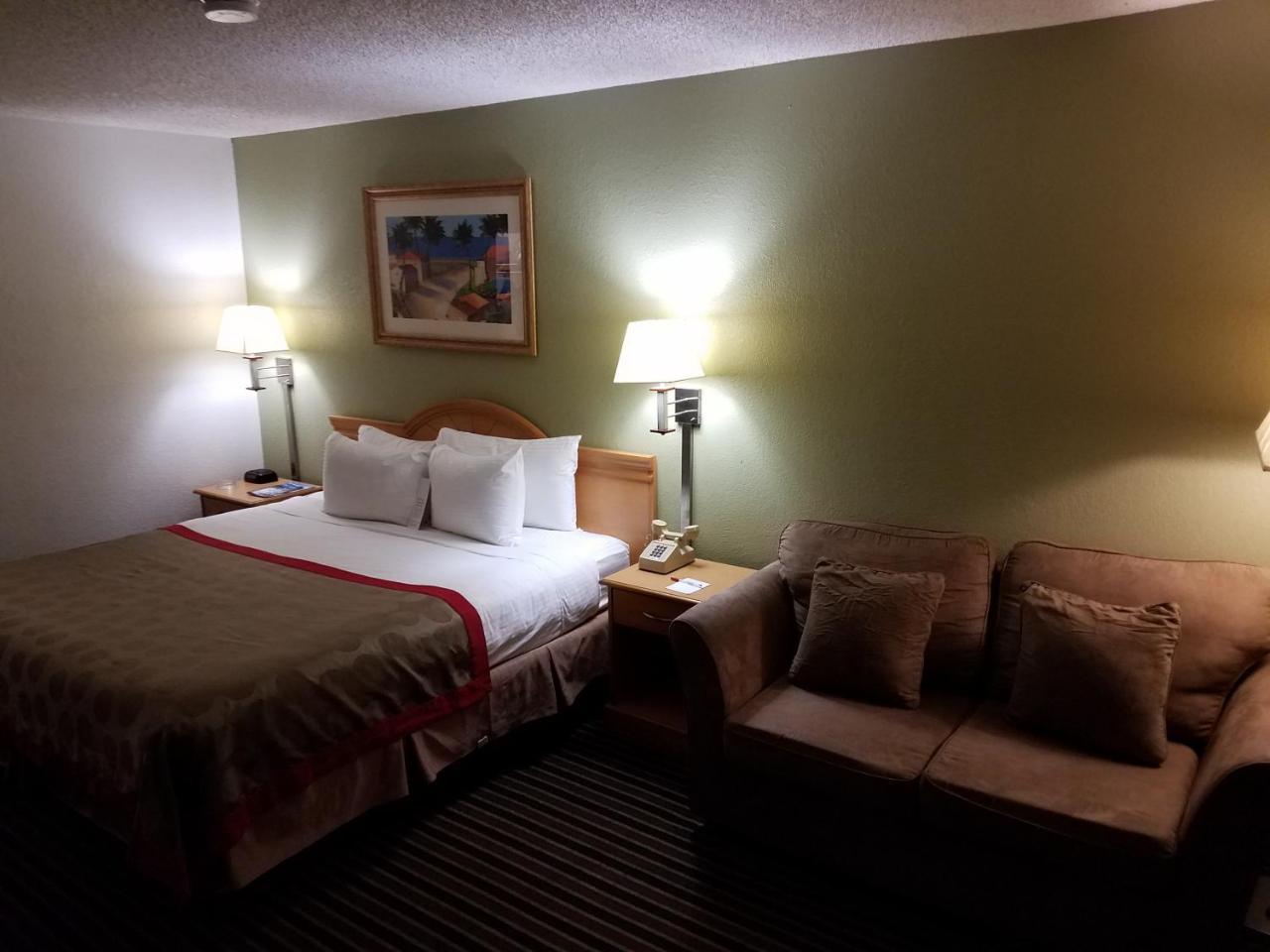 Ramada By Wyndham Temple Terrace/Tampa North Hotell Eksteriør bilde
