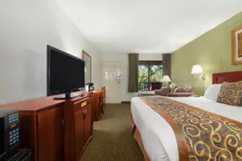 Ramada By Wyndham Temple Terrace/Tampa North Hotell Eksteriør bilde