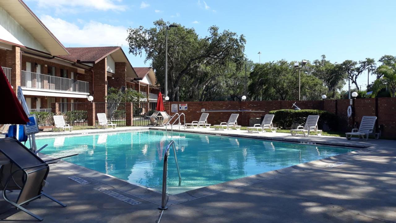 Ramada By Wyndham Temple Terrace/Tampa North Hotell Eksteriør bilde