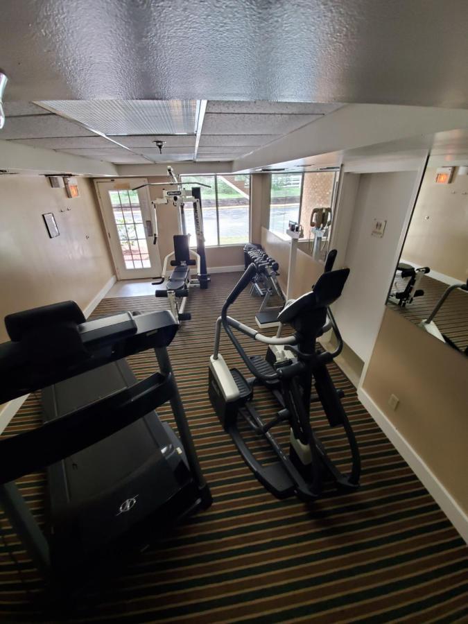 Ramada By Wyndham Temple Terrace/Tampa North Hotell Eksteriør bilde