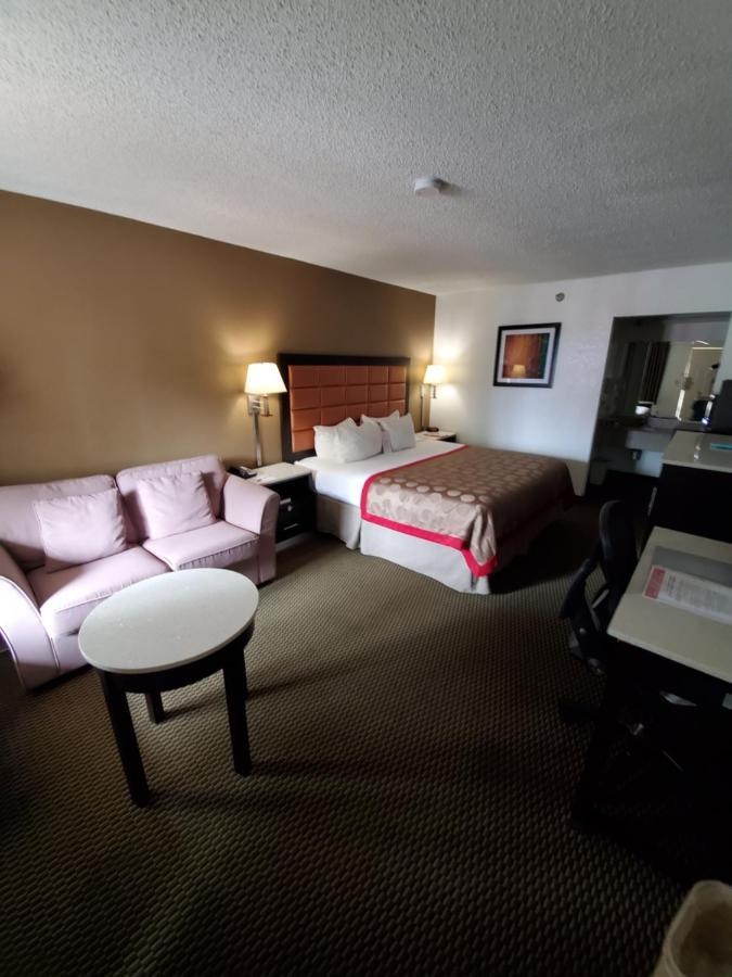 Ramada By Wyndham Temple Terrace/Tampa North Hotell Eksteriør bilde